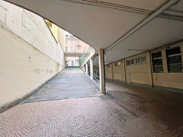 locale commerciale in vendita a Torino in zona Campidoglio
