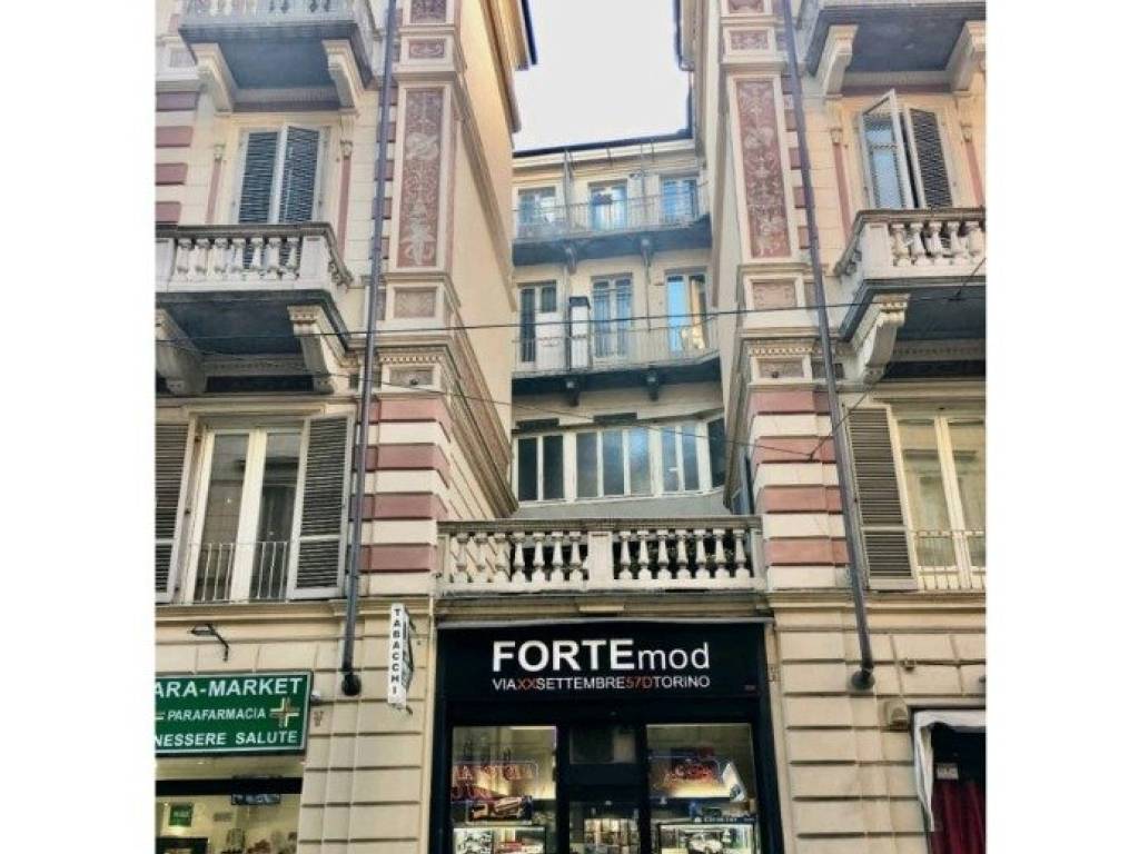 negozio in vendita a Torino in zona Centro Storico