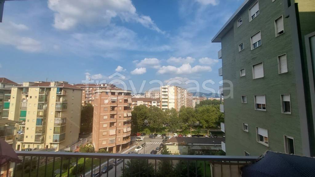 appartamento in vendita a Torino in zona Mirafiori Nord