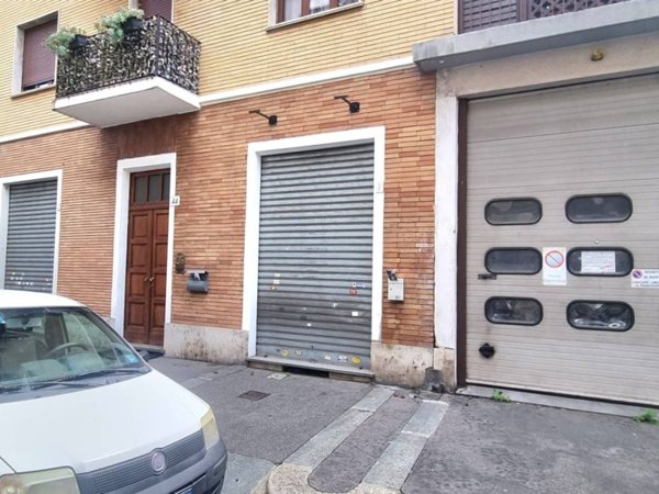 negozio in vendita a Torino in zona Borgata Vittoria