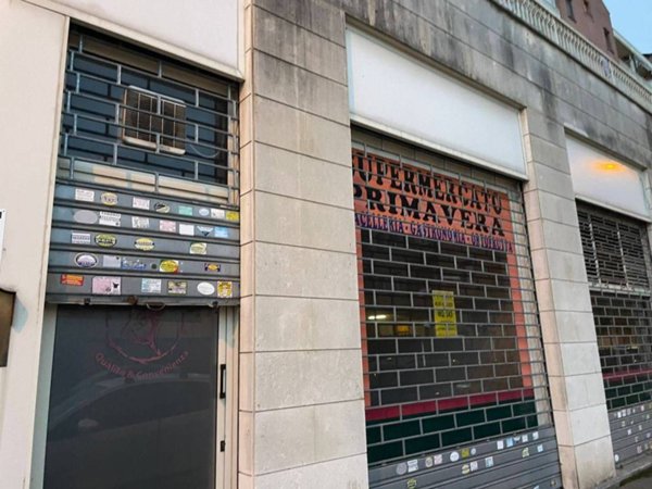 negozio in vendita a Torino in zona Lucento