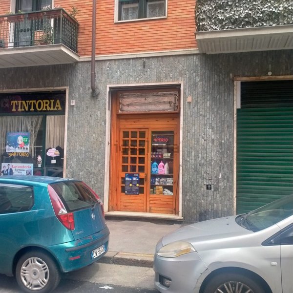 locale commerciale in vendita a Torino in zona Borgata Vittoria