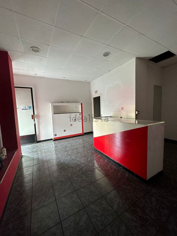 negozio in vendita a Torino in zona Borgata Vittoria