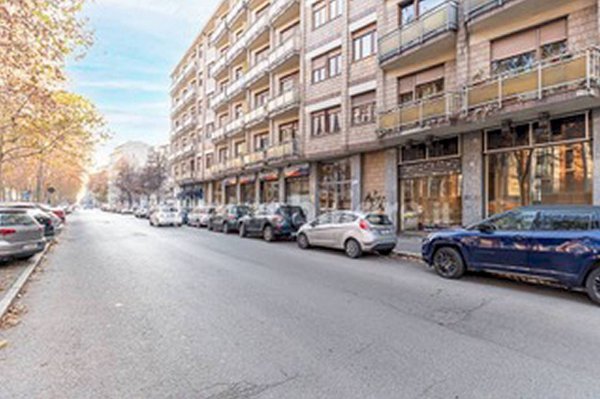 negozio in vendita a Torino in zona Parella