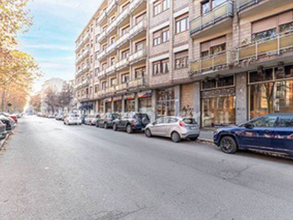 negozio in vendita a Torino in zona Parella