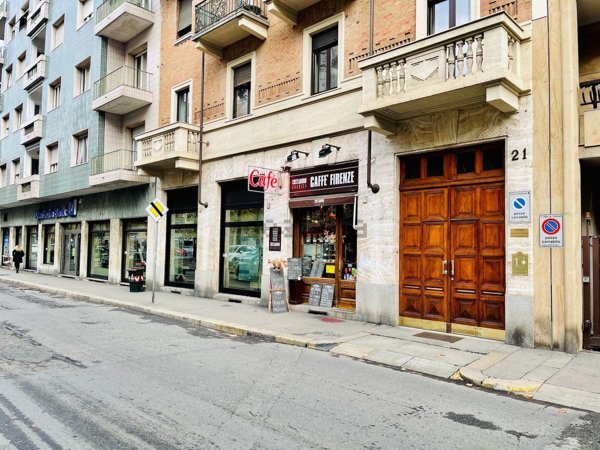 negozio in vendita a Torino in zona Cenisia