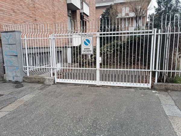 negozio in vendita a Torino in zona Vallette