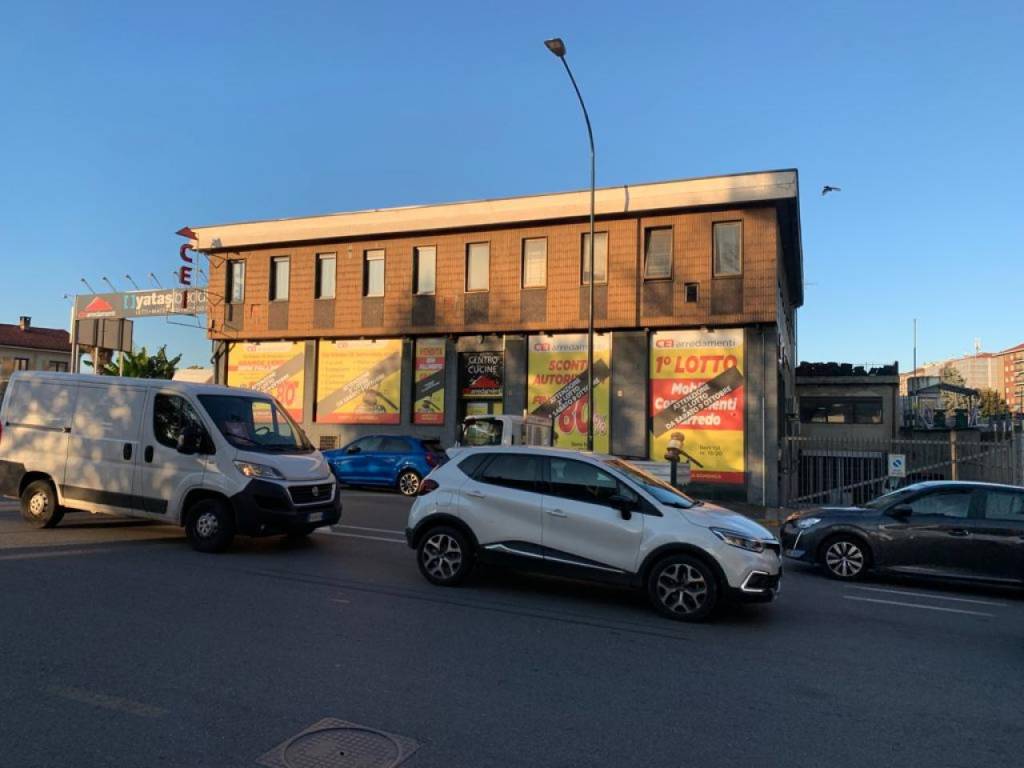 negozio in vendita a Torino in zona Rebaudengo