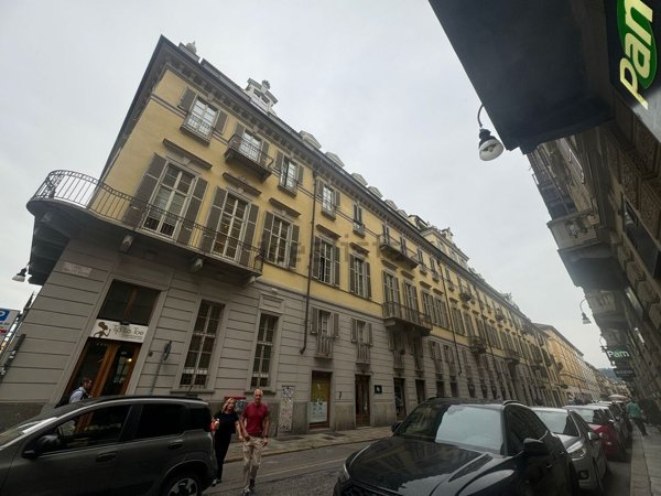 locale commerciale in vendita a Torino in zona Centro Storico