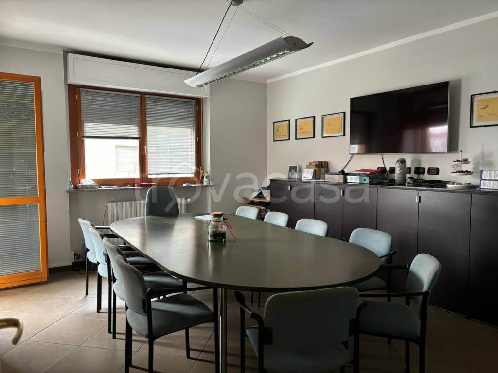 ufficio in vendita a Torino in zona Lingotto