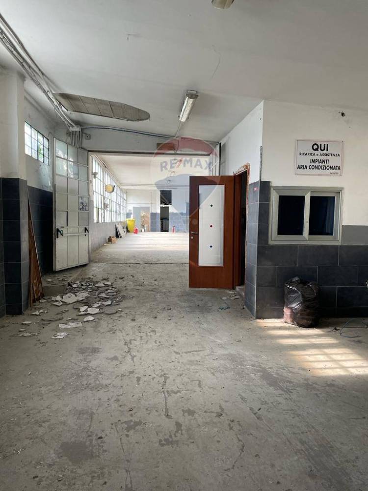 negozio in vendita a Torino in zona Lingotto