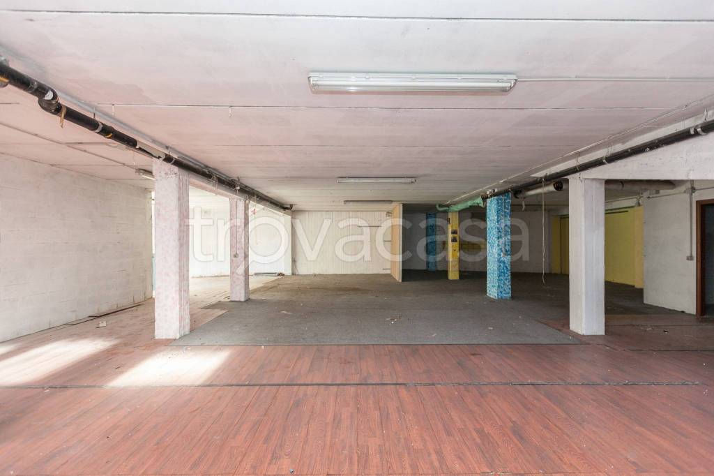 negozio in vendita a Torino in zona Madonna di Campagna