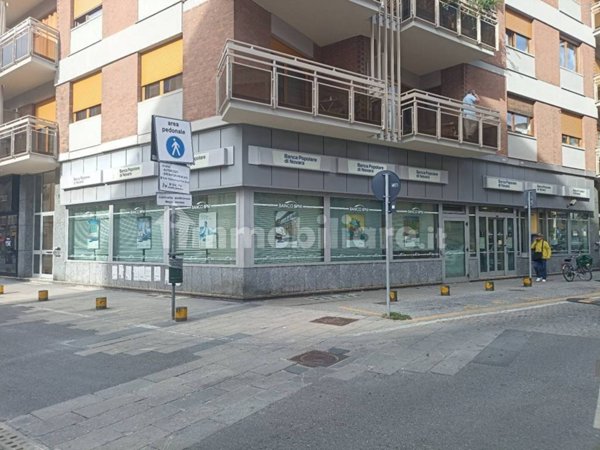 negozio in vendita a Torino in zona Borgo San Paolo