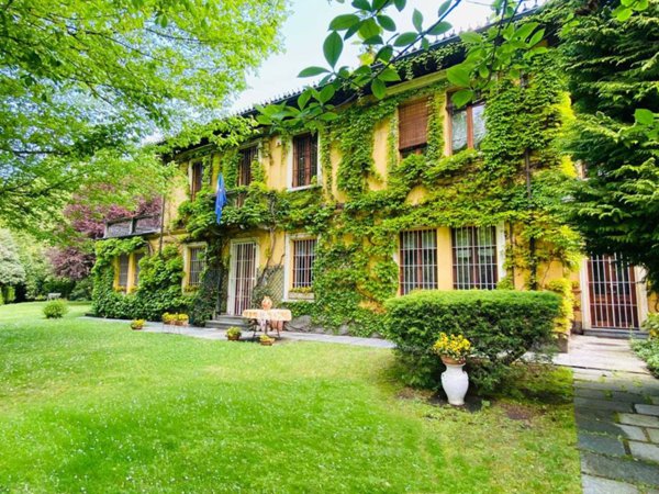 casa indipendente in vendita a Torino in zona Rosa