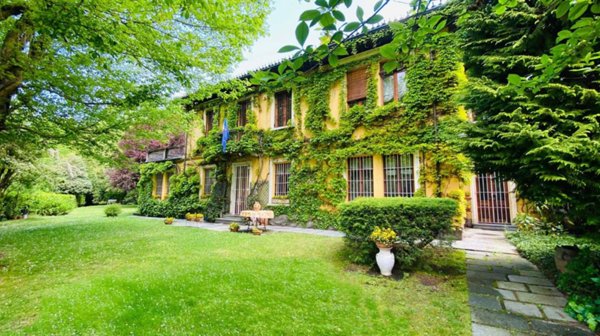 casa indipendente in vendita a Torino in zona Rosa