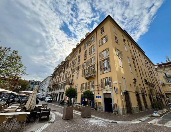locale commerciale in vendita a Torino