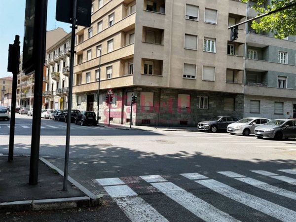 negozio in vendita a Torino in zona Pozzo Strada