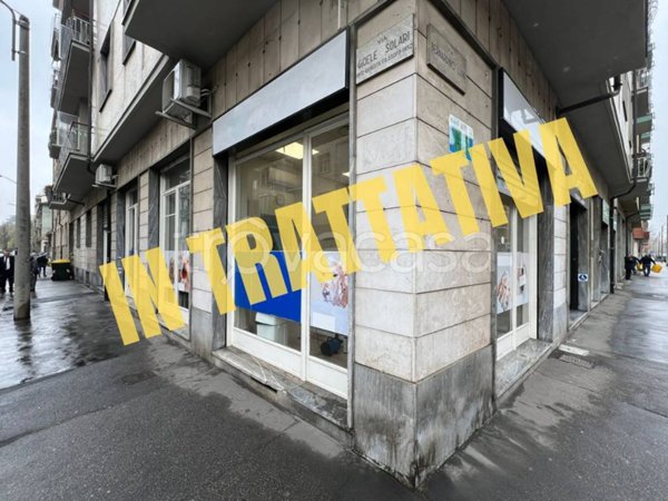 negozio in vendita a Torino in zona Madonna di Campagna