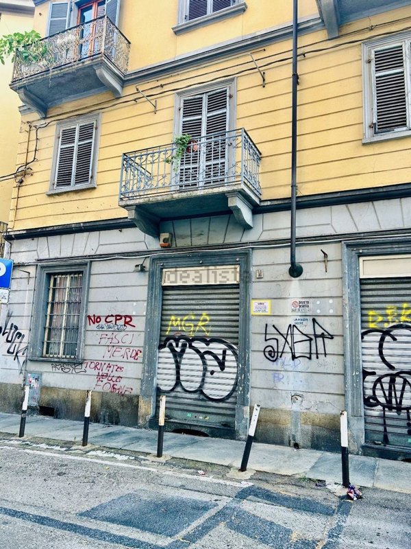 negozio in vendita a Torino in zona Aurora
