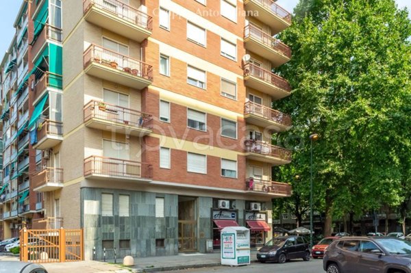 appartamento in vendita a Torino in zona Lingotto