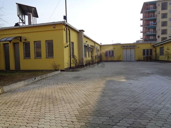 locale di sgombero in vendita a Torino in zona Lucento