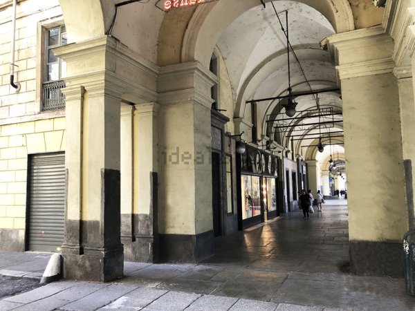 locale commerciale in vendita a Torino