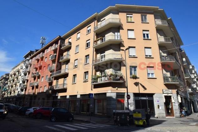negozio in vendita a Torino in zona Lingotto