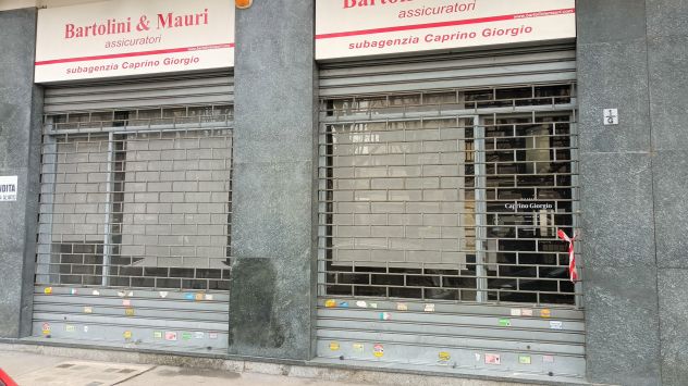 negozio in vendita a Torino in zona Falchera