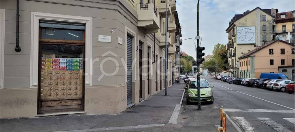 negozio in vendita a Torino in zona Aurora