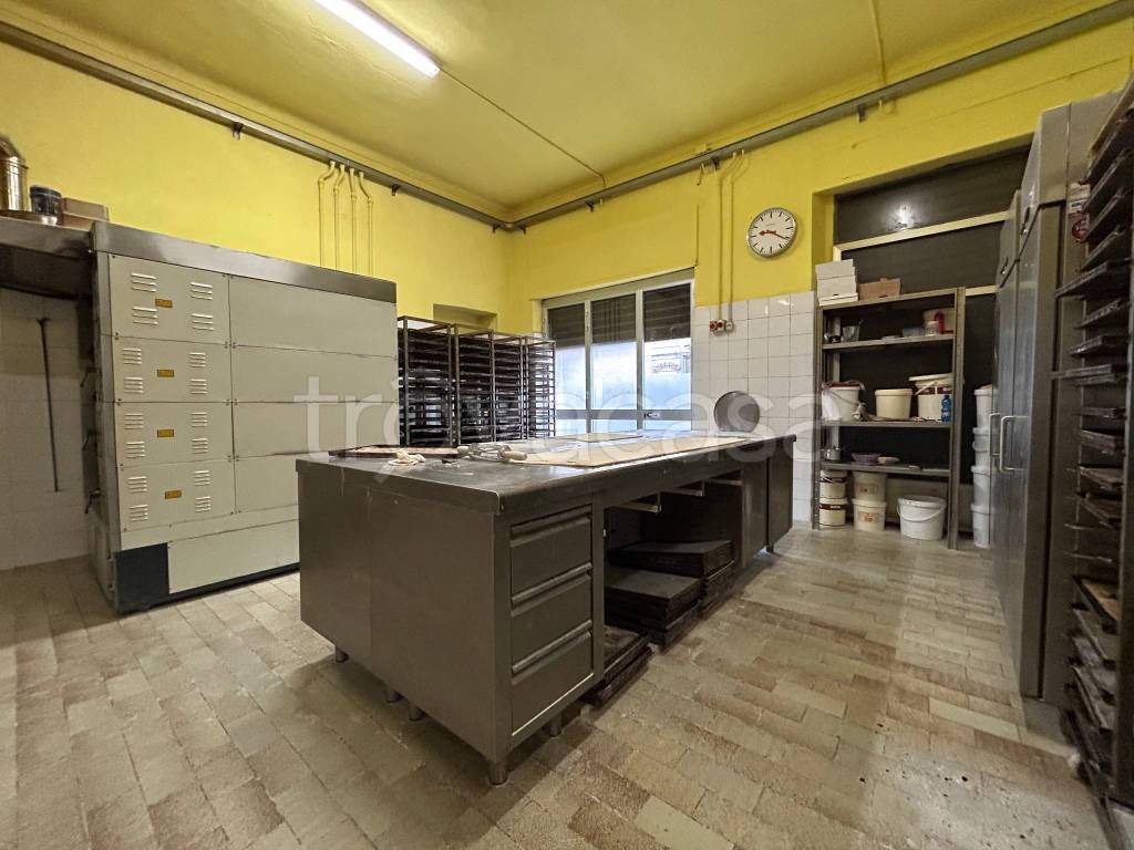 negozio in vendita a Torino in zona Cenisia