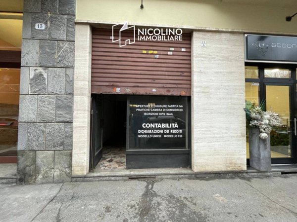 negozio in vendita a Torino in zona Borgata Vittoria