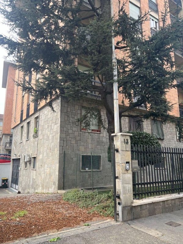 locale di sgombero in vendita a Torino in zona San Donato