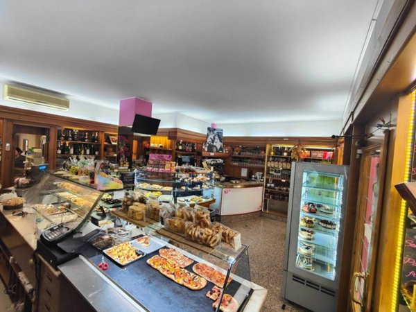 negozio in vendita a Torino in zona Pozzo Strada