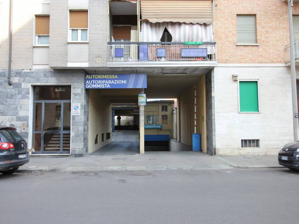 locale commerciale in vendita a Torino in zona Madonna di Campagna