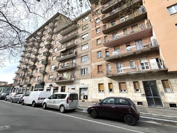 locale commerciale in vendita a Torino in zona Borgata Vittoria