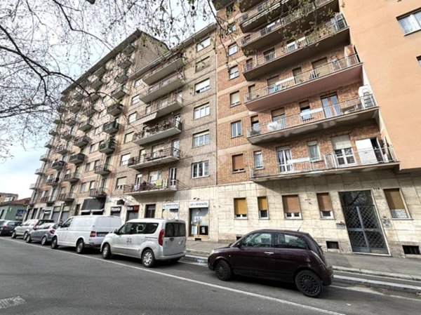 negozio in vendita a Torino in zona Borgata Vittoria
