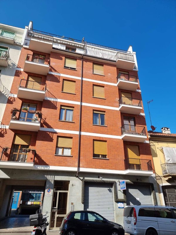 locale commerciale in vendita a Torino in zona Barriera di Milano