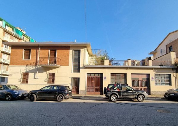 locale di sgombero in vendita a Torino in zona Lucento
