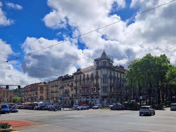 negozio in vendita a Torino in zona Madonna del Pilone