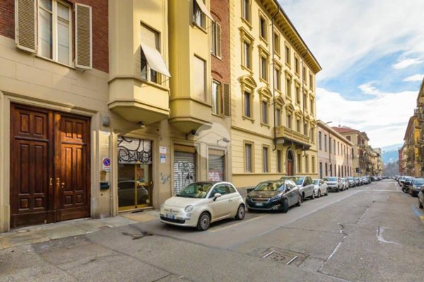 negozio in vendita a Torino in zona Vanchiglia