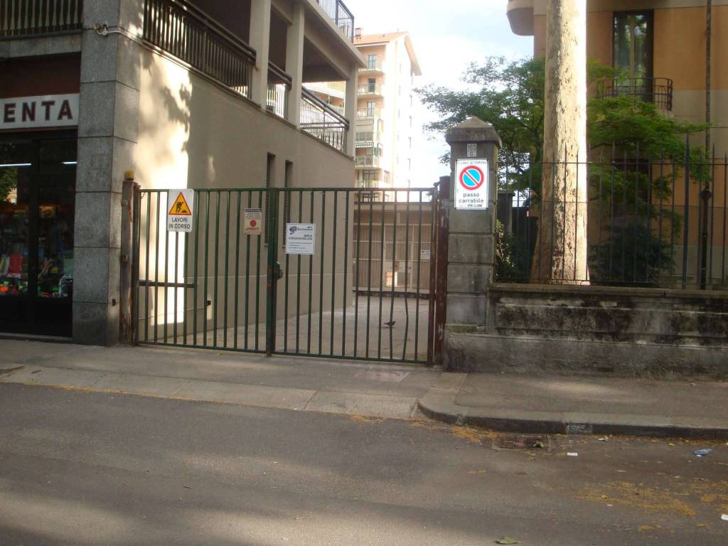 negozio in vendita a Torino in zona Pozzo Strada