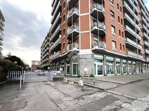 locale di sgombero in vendita a Torino in zona Lucento