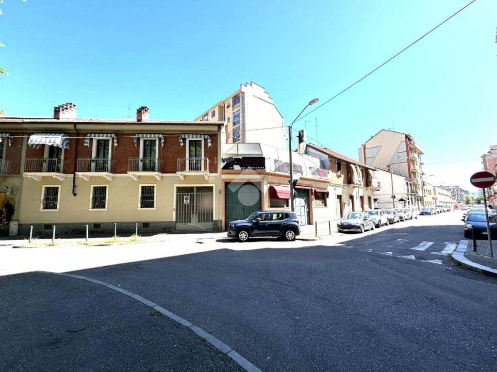negozio in vendita a Torino in zona Madonna di Campagna