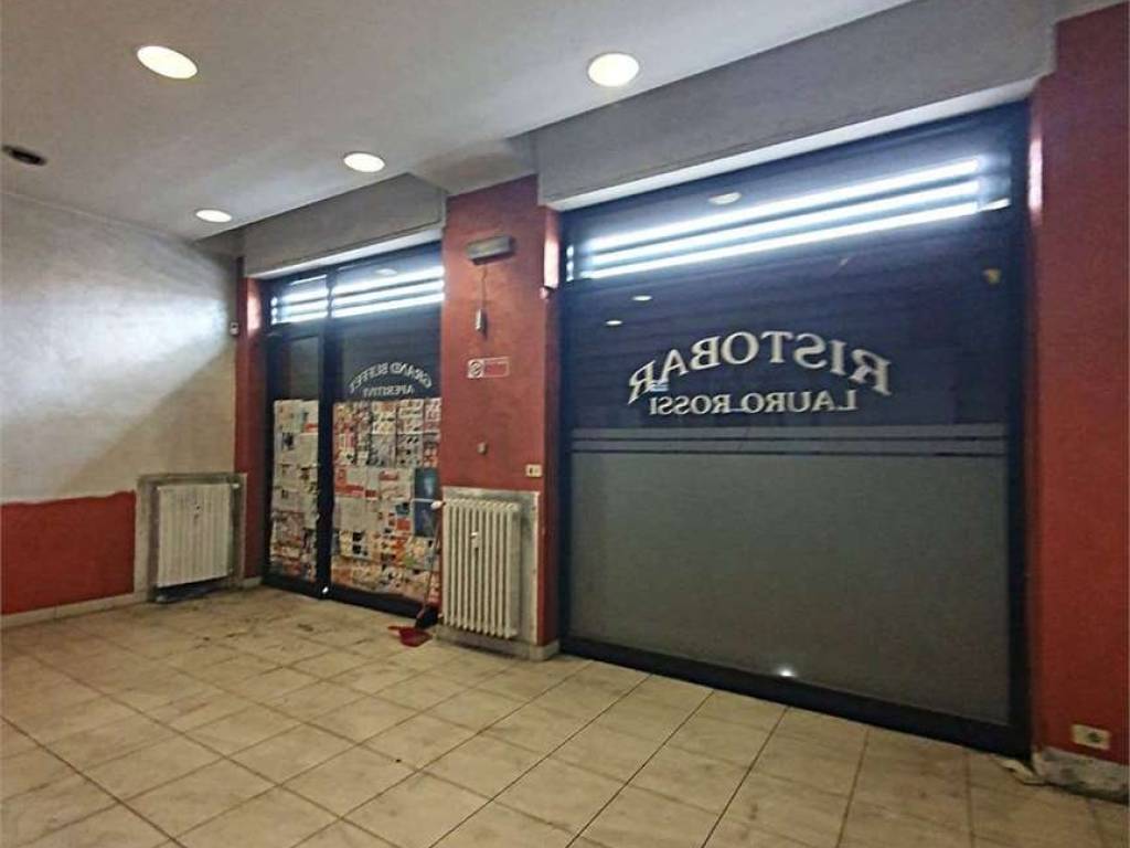 locale commerciale in vendita a Torino in zona Aurora