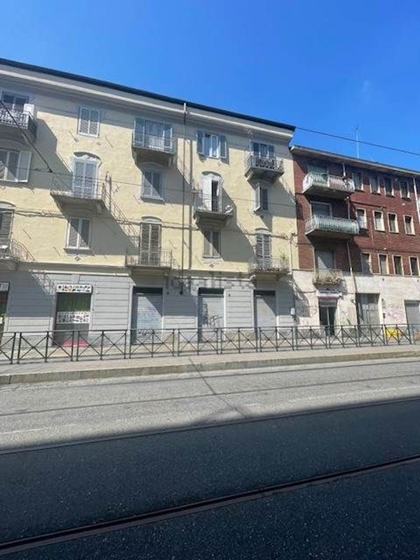 negozio in vendita a Torino in zona Aurora