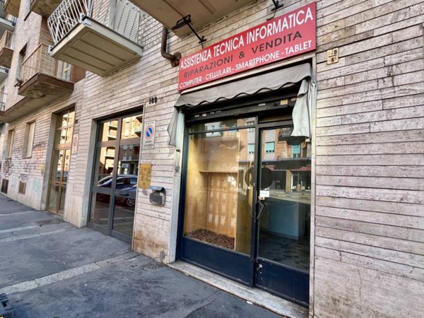 negozio in vendita a Torino in zona Santa Rita