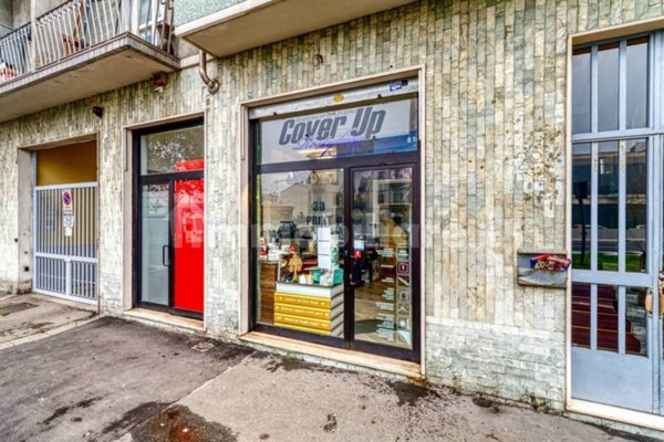 negozio in vendita a Torino in zona Madonna di Campagna