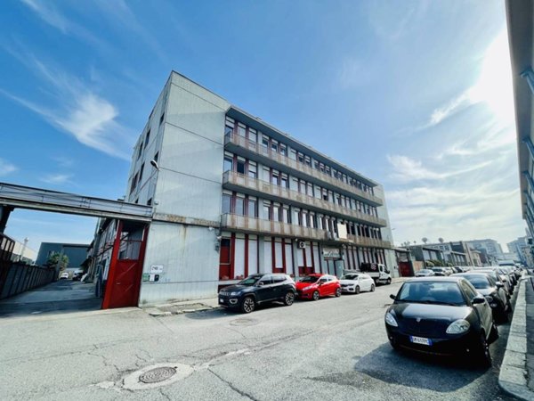 negozio in vendita a Torino in zona Madonna di Campagna