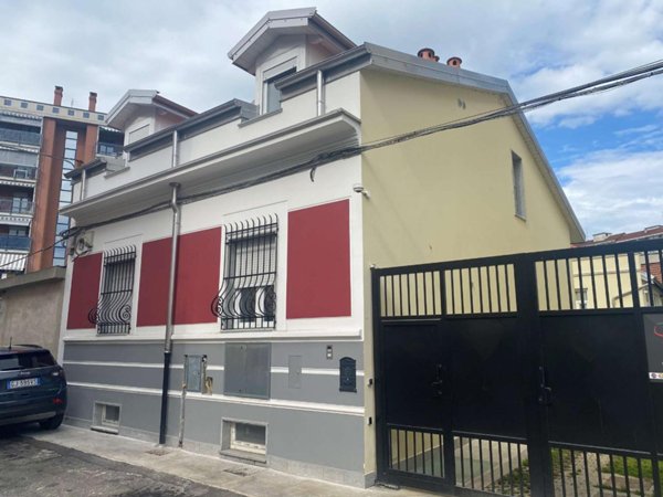 casa indipendente in vendita a Torino in zona Vallette