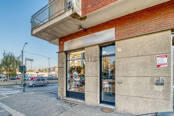 locale commerciale in vendita a Torino in zona Lucento